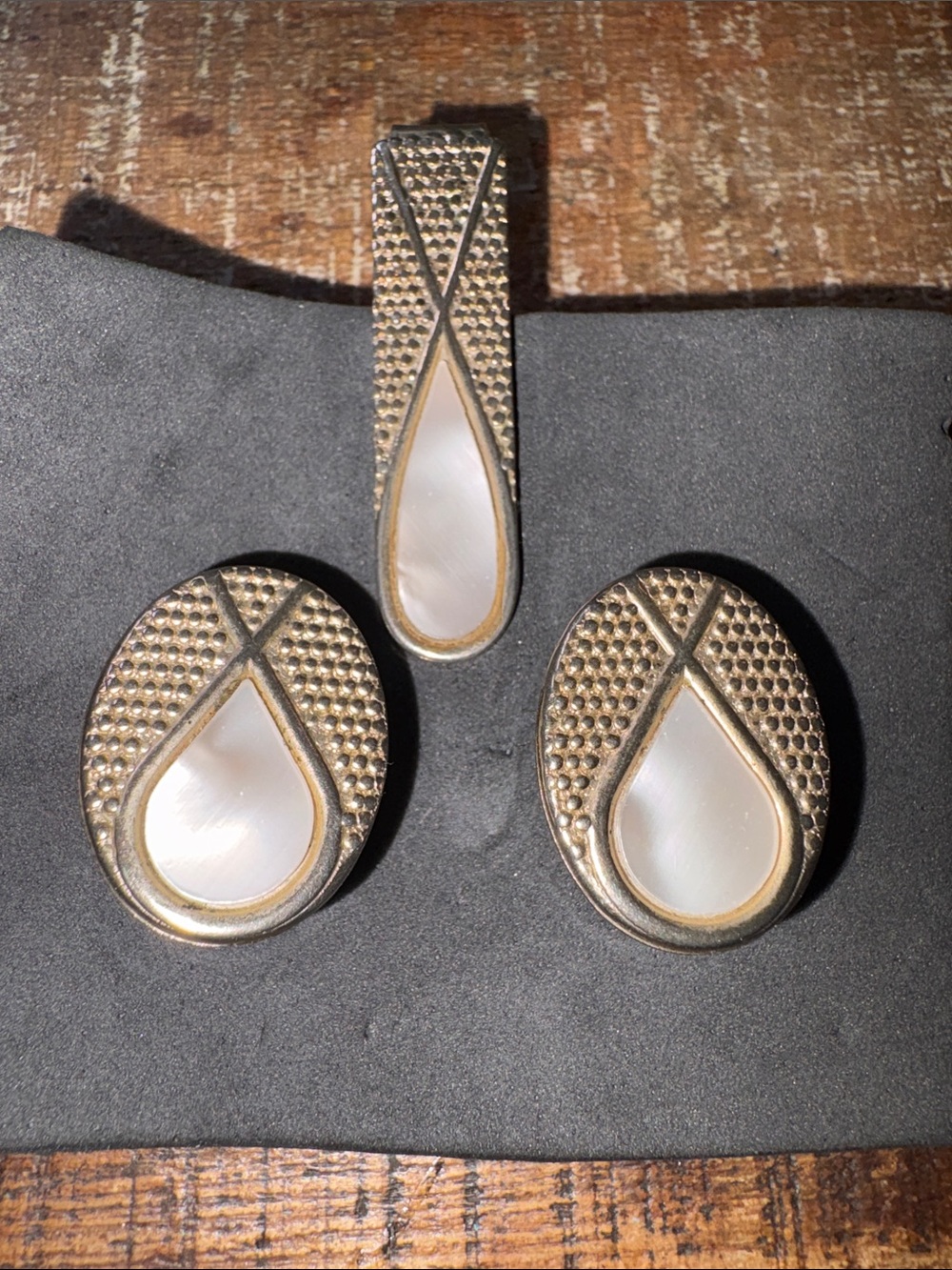 Vintage Gold-Tone Teardrop Mother-of-Pearl Cufflinks and Tie Clip Set Great Gift